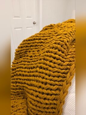 Urban Barn Rusty Yellow Chunky Knit Throw 50x60"